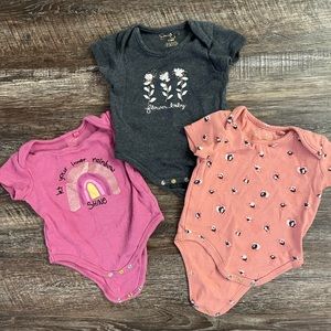 Jessica Simpson short sleeve onesie bundle